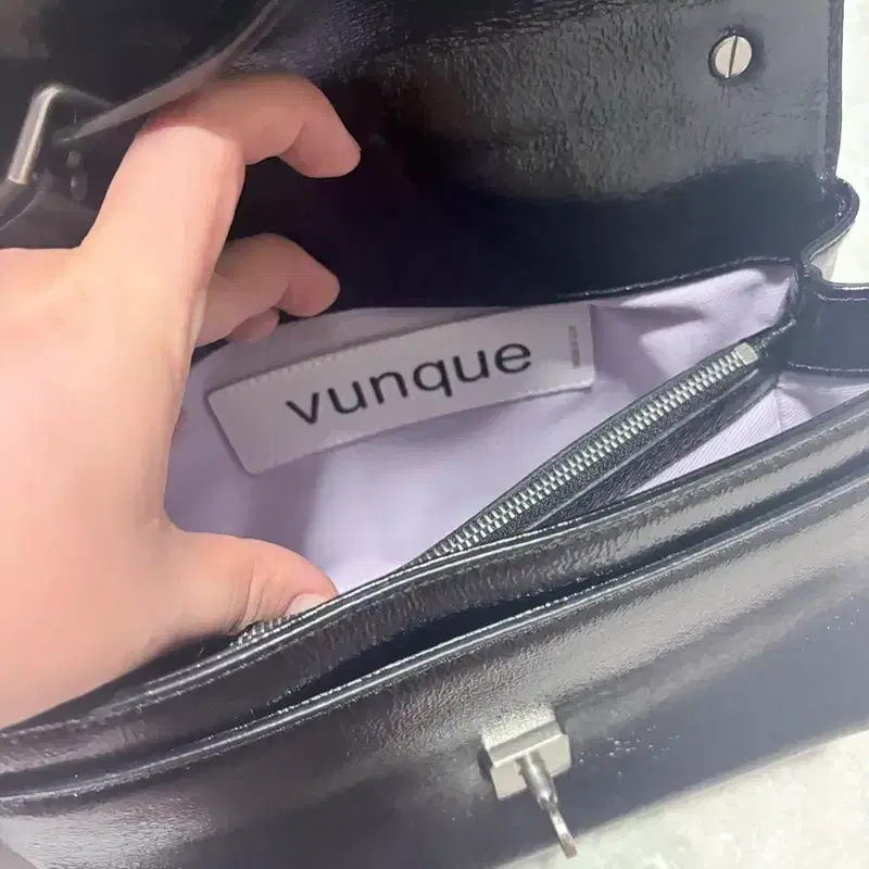 vunque 바게트 숄더백 스몰 블랙 4