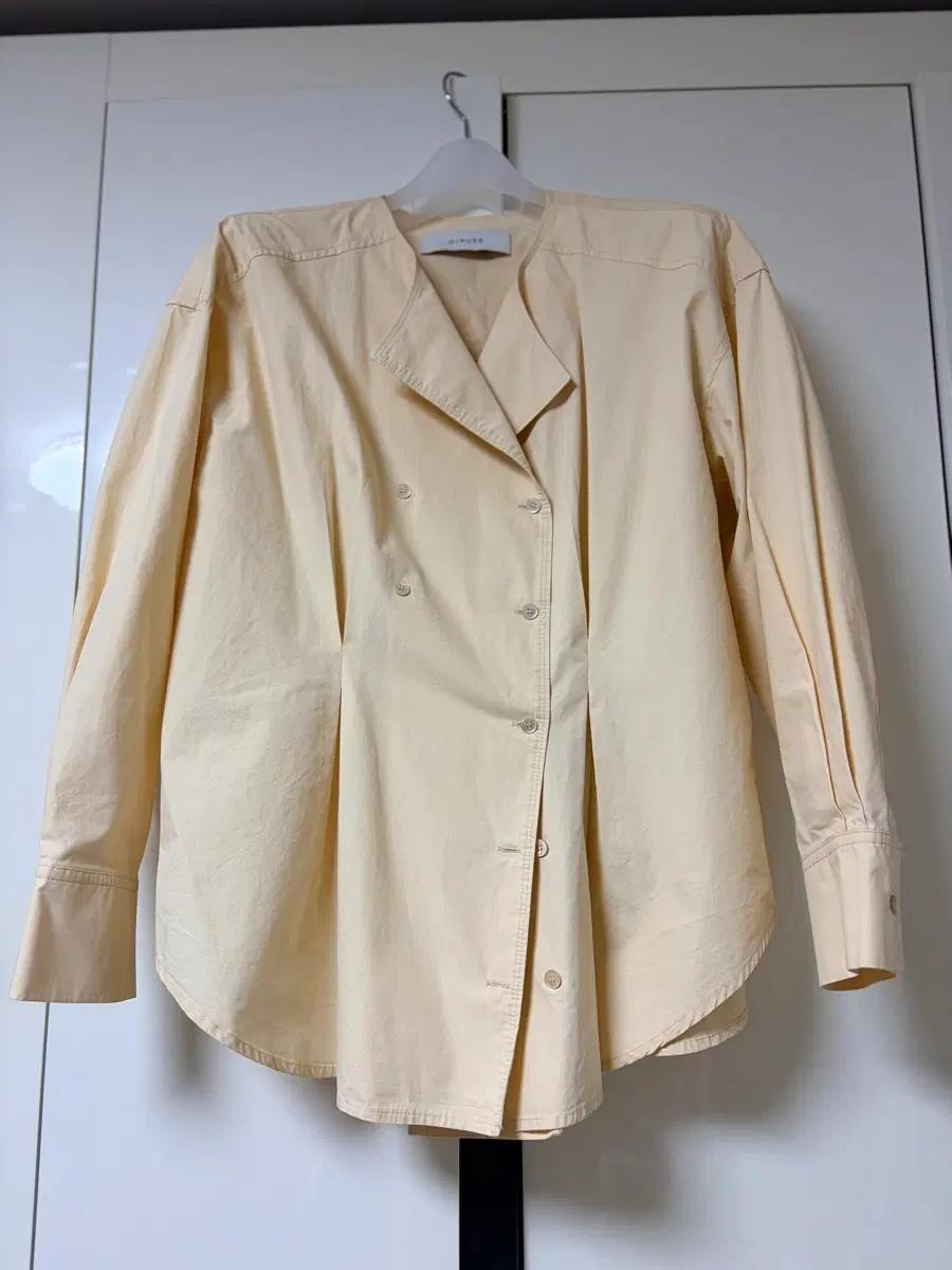 OIAUER TUCk Detail Shirt in Beige 5