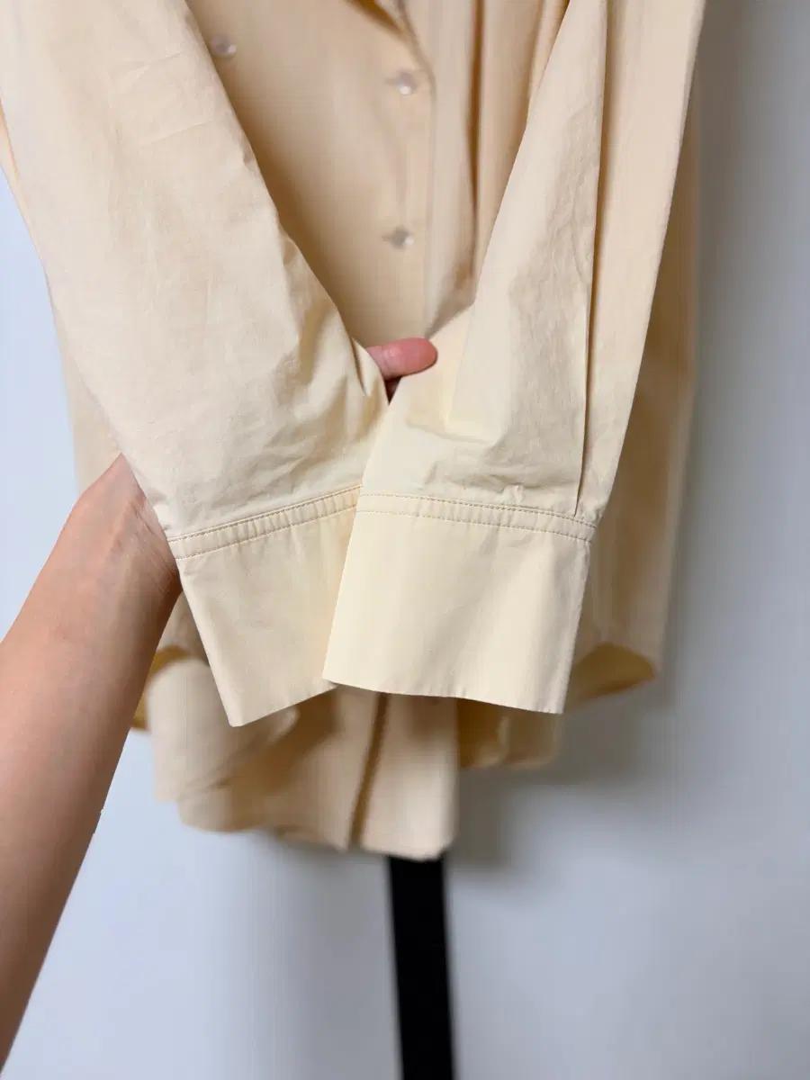 OIAUER TUCk Detail Shirt in Beige 6