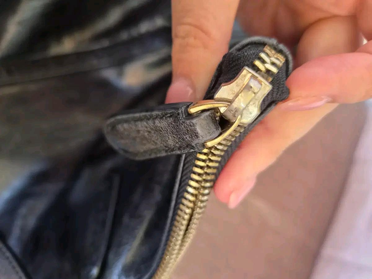 발리 Bally 블랙 오일가죽 숄더백 8
