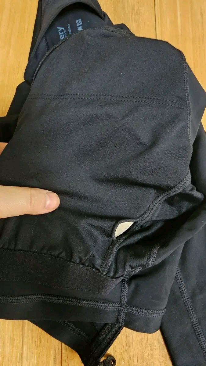 디스커버리 크롭 레쉬가드  8
