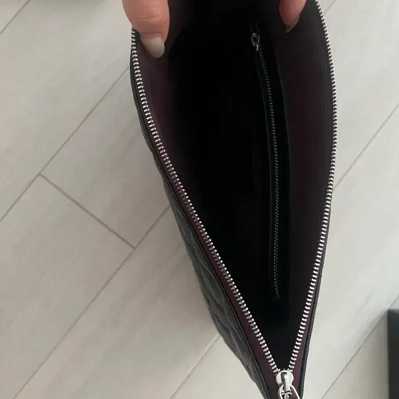 샤넬 클래식 뉴미듐 클러치 A82545 캐비어 블랙 은장 / S급 / 백화점 풀구성 4
