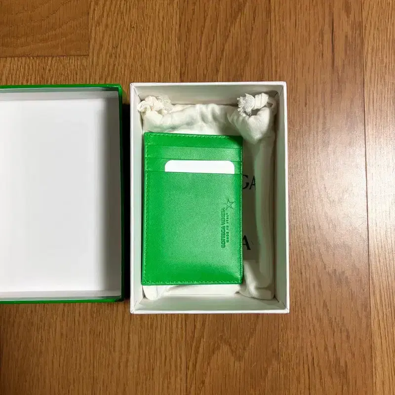 보테가 베네타 카프스킨 카드 홀더 그린 2