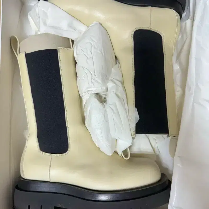 보테가베네타 러그부츠 37(240mm)사이즈 팝니다! 2