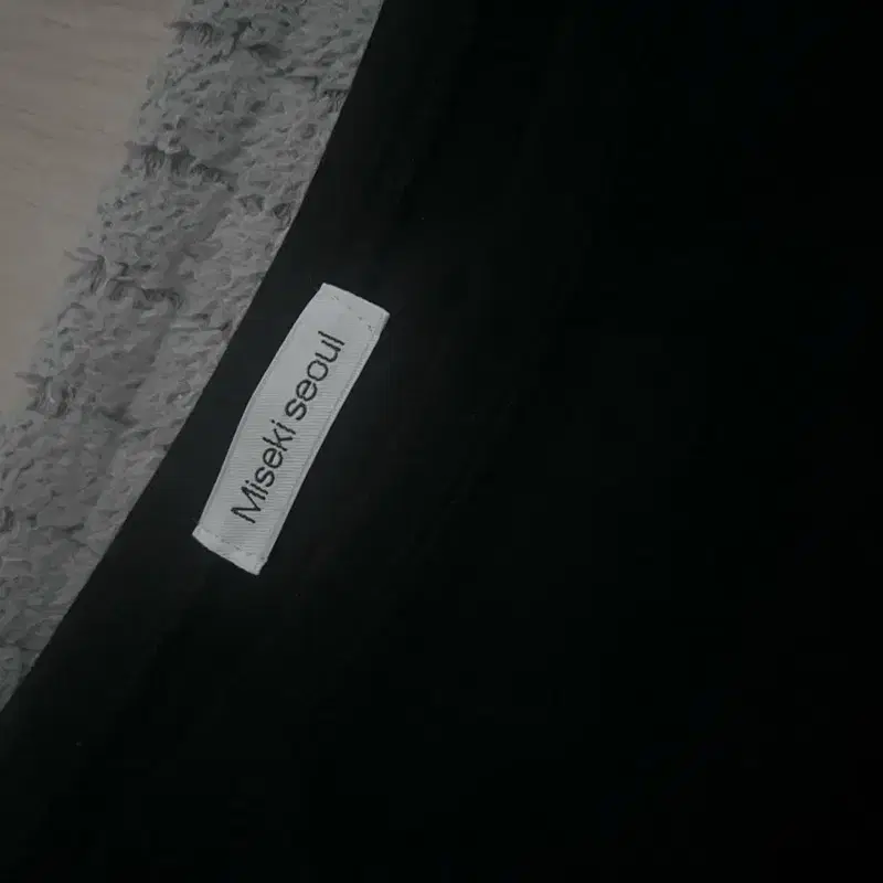 미세키서울 오프숄더 Unbalanced quote slit sleeves BLACK 5