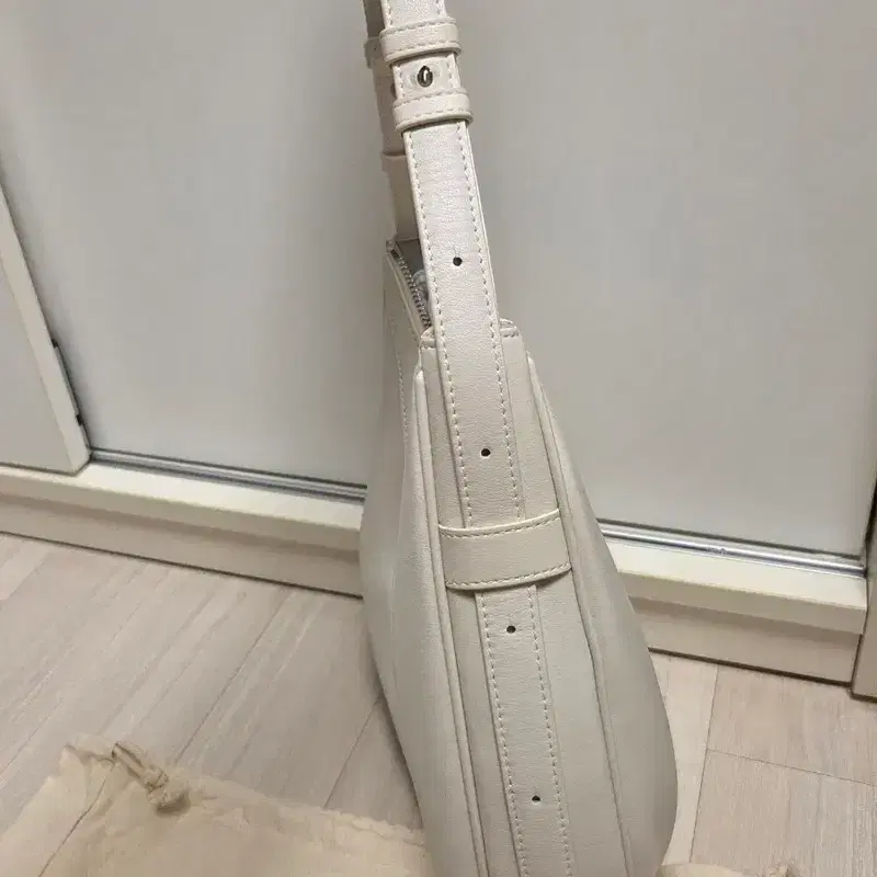 폴뉴아 오벌백 가방 (정가 329000원) 7