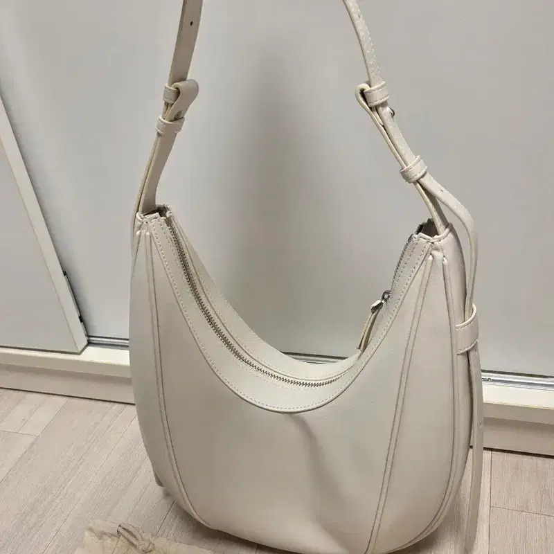 폴뉴아 오벌백 가방 (정가 329000원) 9