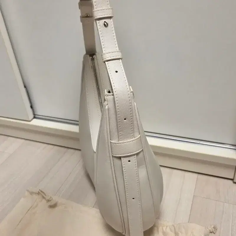 폴뉴아 오벌백 가방 (정가 329000원) 8