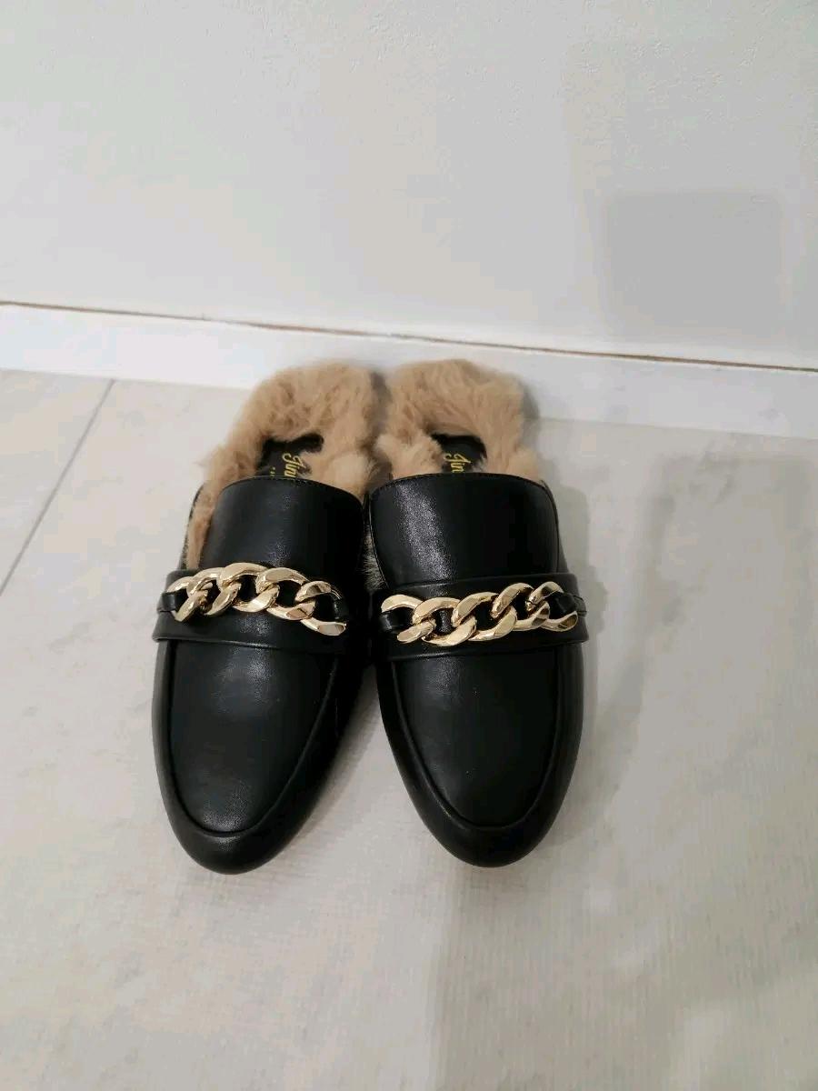 지니킴 블랙 체인 퍼 뮬 3