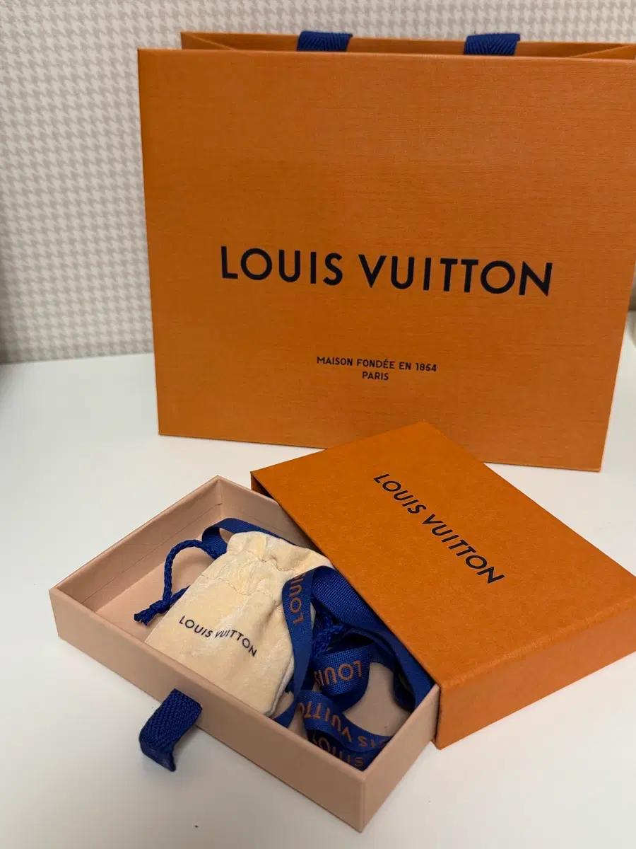 루이비통 LV Iconic Pendant 목걸이 풀박스 4