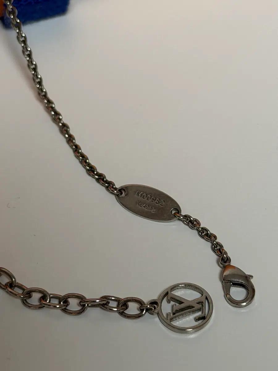 루이비통 LV Iconic Pendant 목걸이 풀박스 6