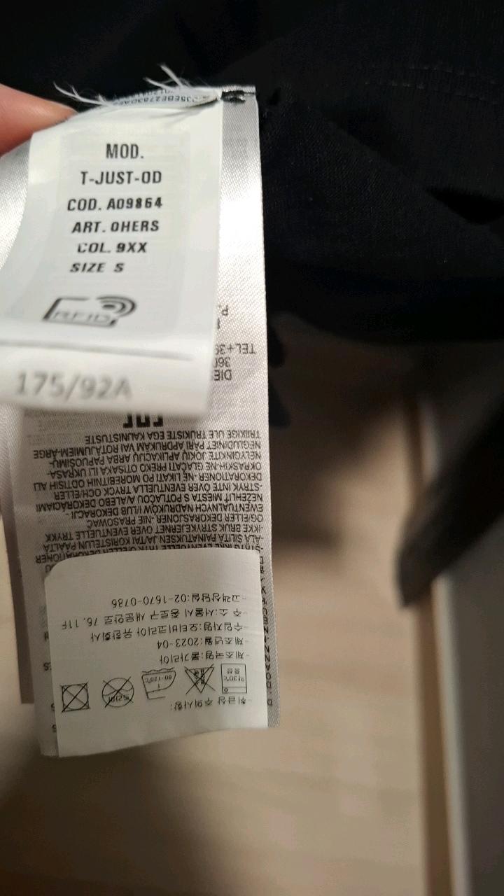 디젤 메탈 로고 반팔 티셔츠 블랙 3