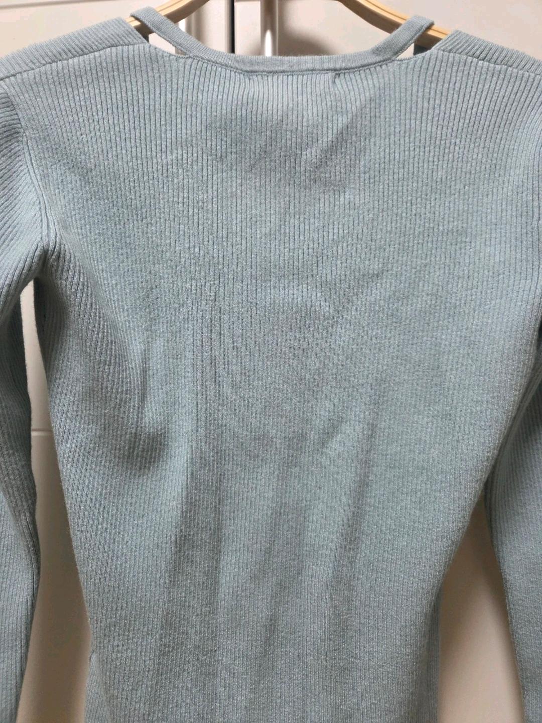 Hunch 헌치 넥 슬릿 스퀘어 니트_스카이블루 7