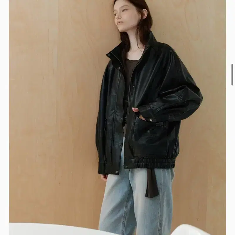 유라고 포켓 레더 오버핏 블루종 블랙 3