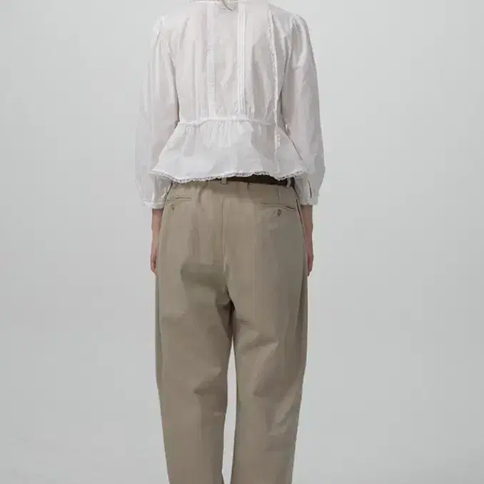 더바넷 Renelle Lace Tie Blouse 5