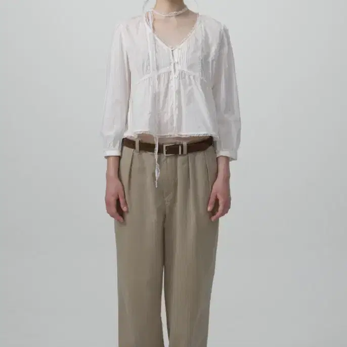 더바넷 Renelle Lace Tie Blouse 4