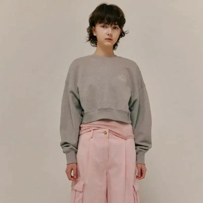 오버듀플레어 크롭 맨투맨 2