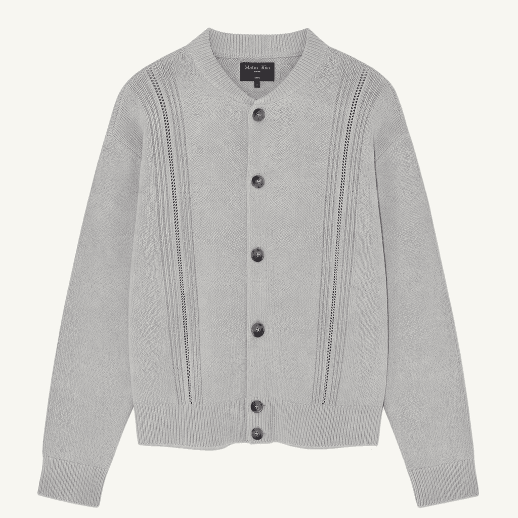 마뗑킴 펀칭 포인트 라운드 넥 가디건 26S/S 그레이 색상 착용컷