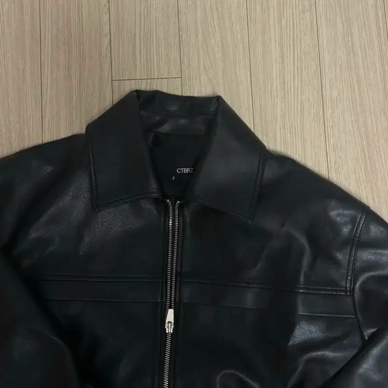 [새상품] 시티브리즈 페이크레더 블루종 자켓 4