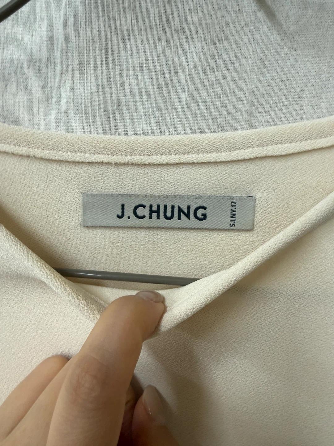 J.CHUNG 아이보리 물결 프릴 블라우스 티셔츠 3