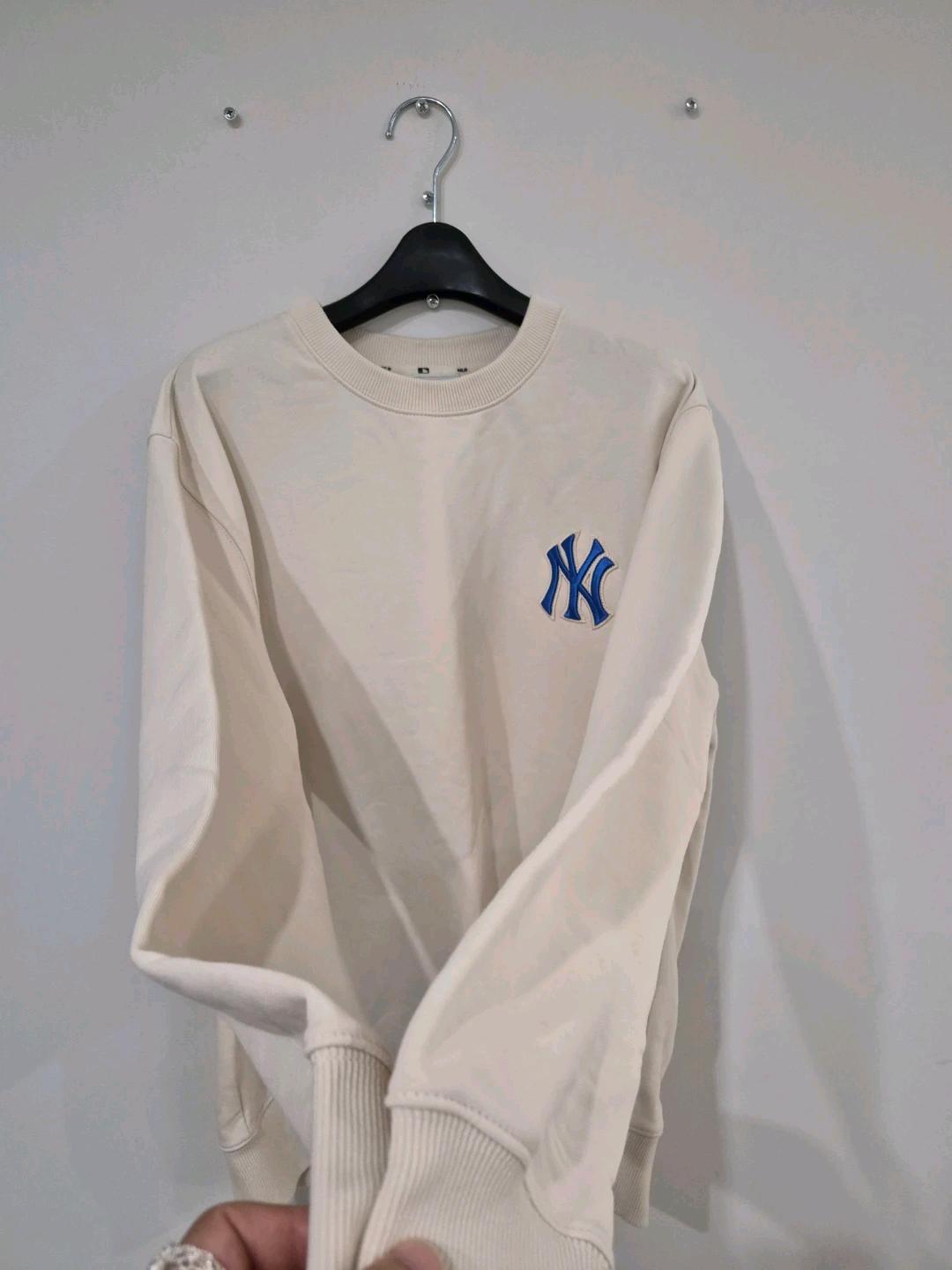 택O 새상품)​MLB 페이즐리 맨투맨 뉴욕양키스 크림 컬러 3