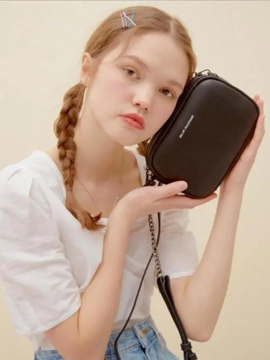 질바이질스튜어트 블랙가죽 로고 2단 체인 크로스백 2