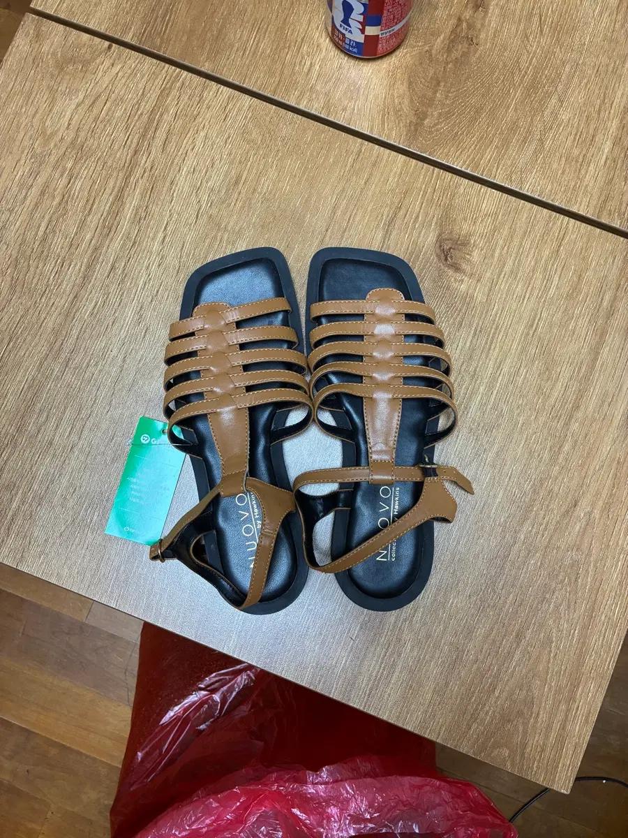 (택있는 새제품) 누오보 뮬 샌들 브라운 245 4