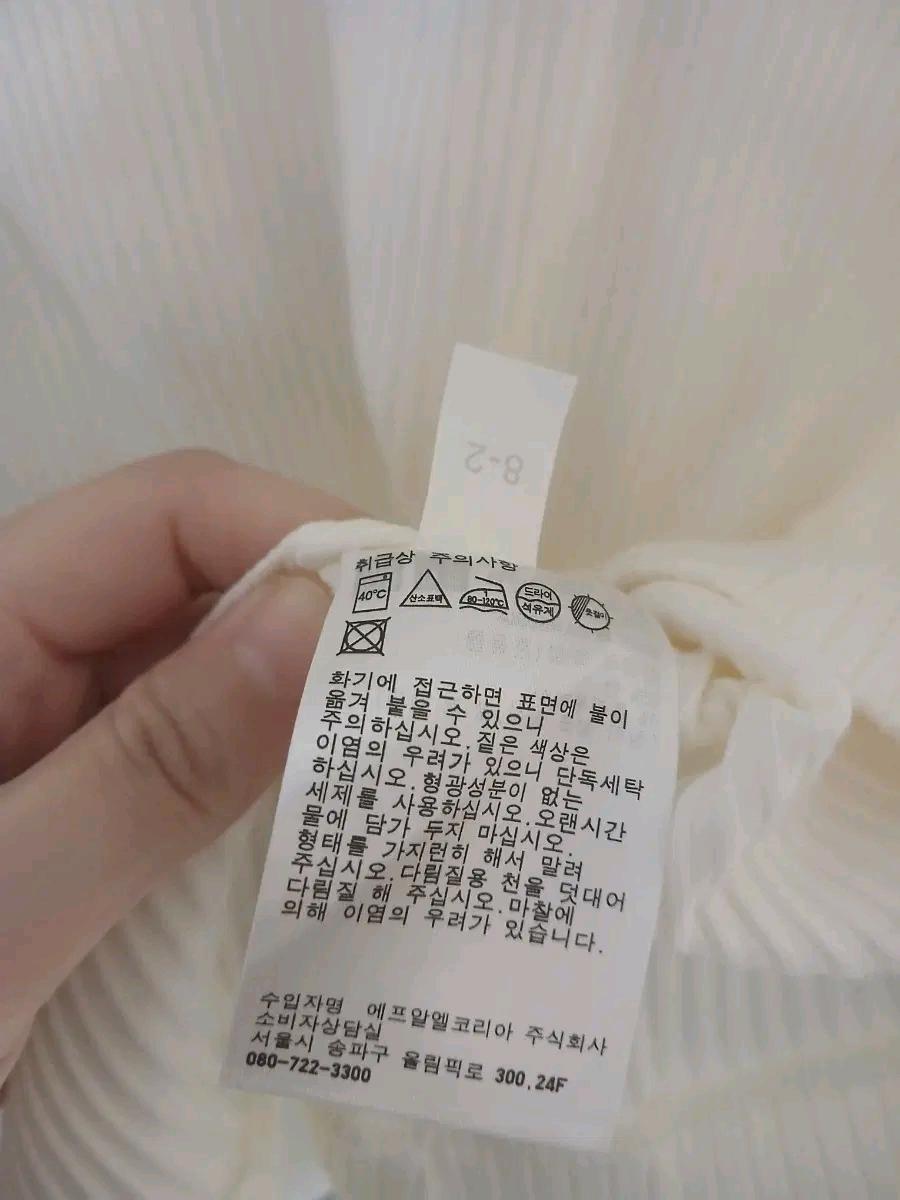 유니클로 립 하이넥티, off white, L 6