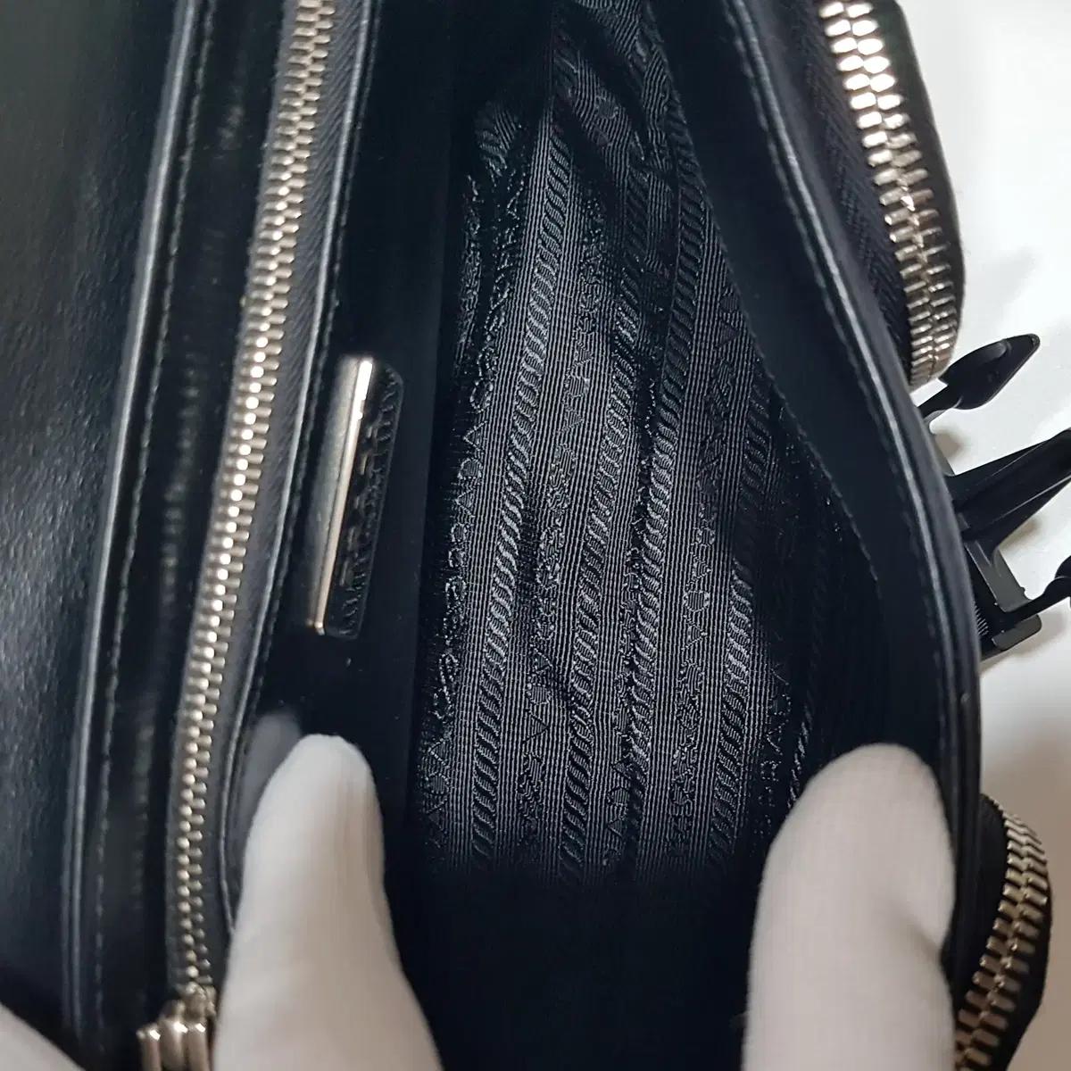 프라다 브러시드 포켓 숄더백 1BD295 9