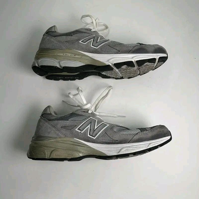 NEW BALANCE 990v3 sneakers 270 4