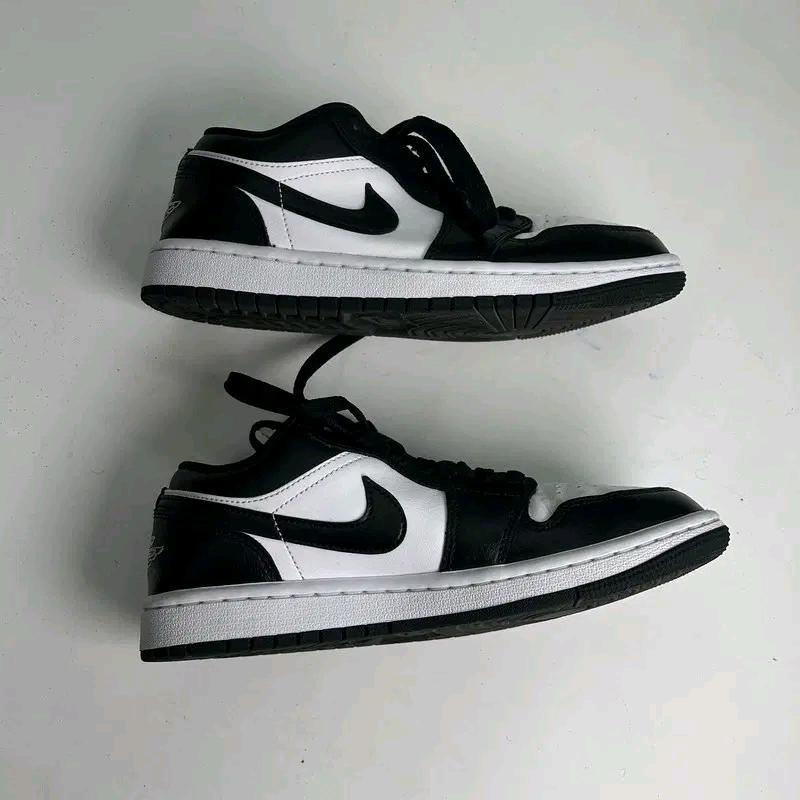 NIKE Air Jordan 1 Low sneakers 235 4
