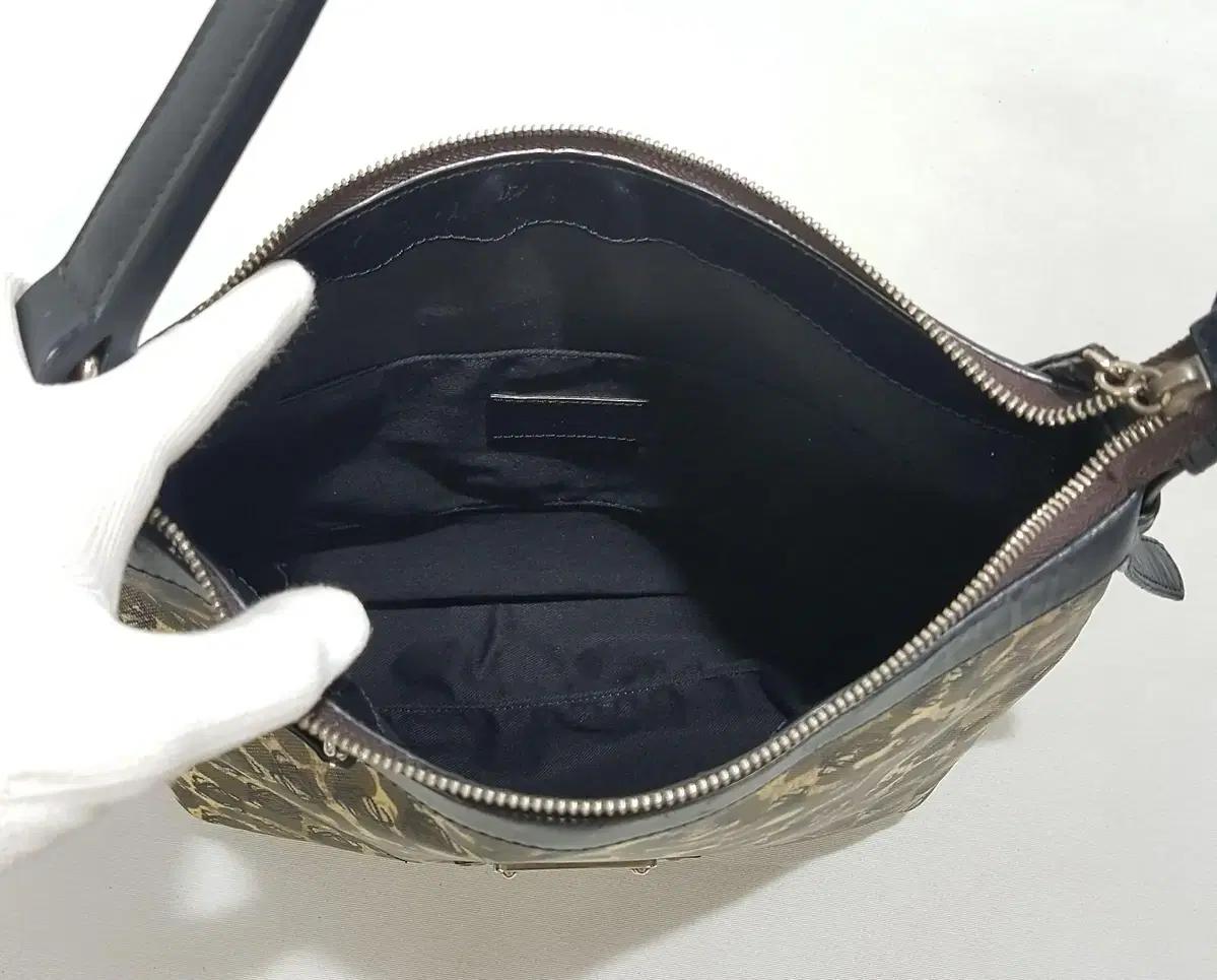 로에베 패턴 숄더백 10