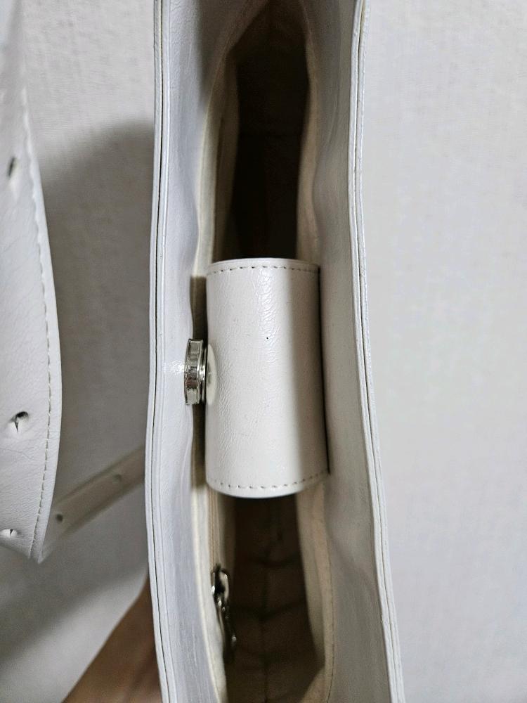 무르 오드백 흰색 숄더백 5