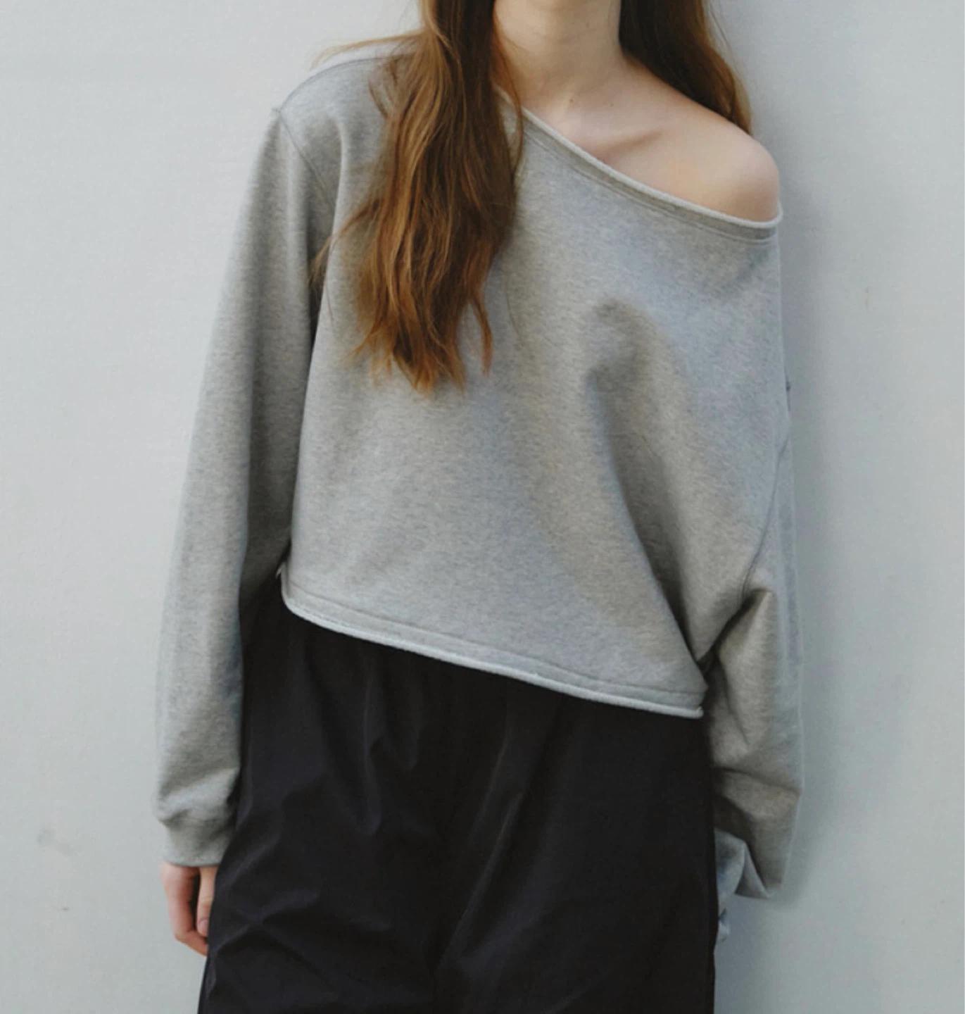 씨타 Raw Cut Cropped Sweatshirt 2