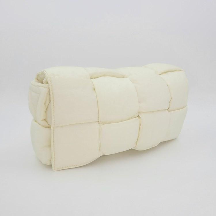 보테가 베네타 패디드 테크 카세트백 4872 7