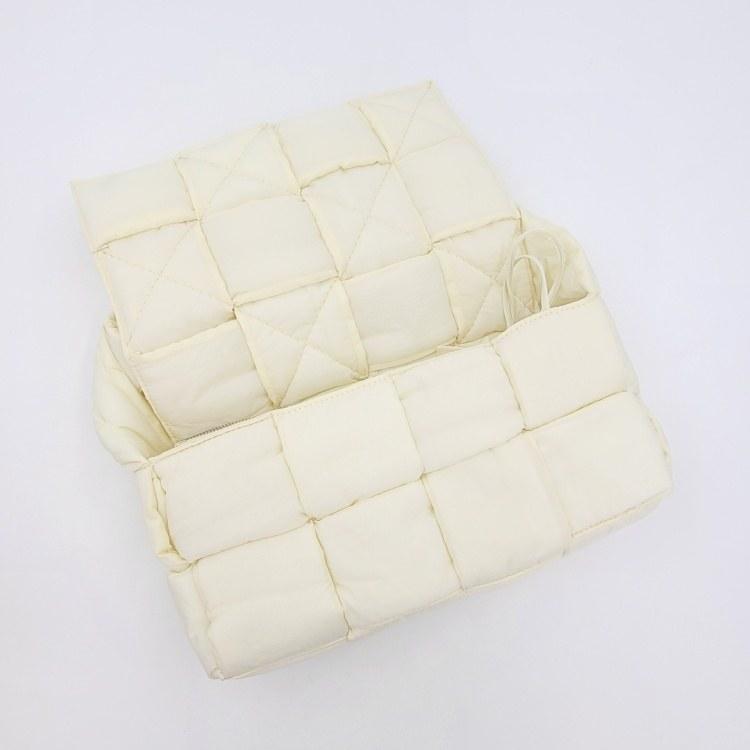 보테가 베네타 패디드 테크 카세트백 4872 14
