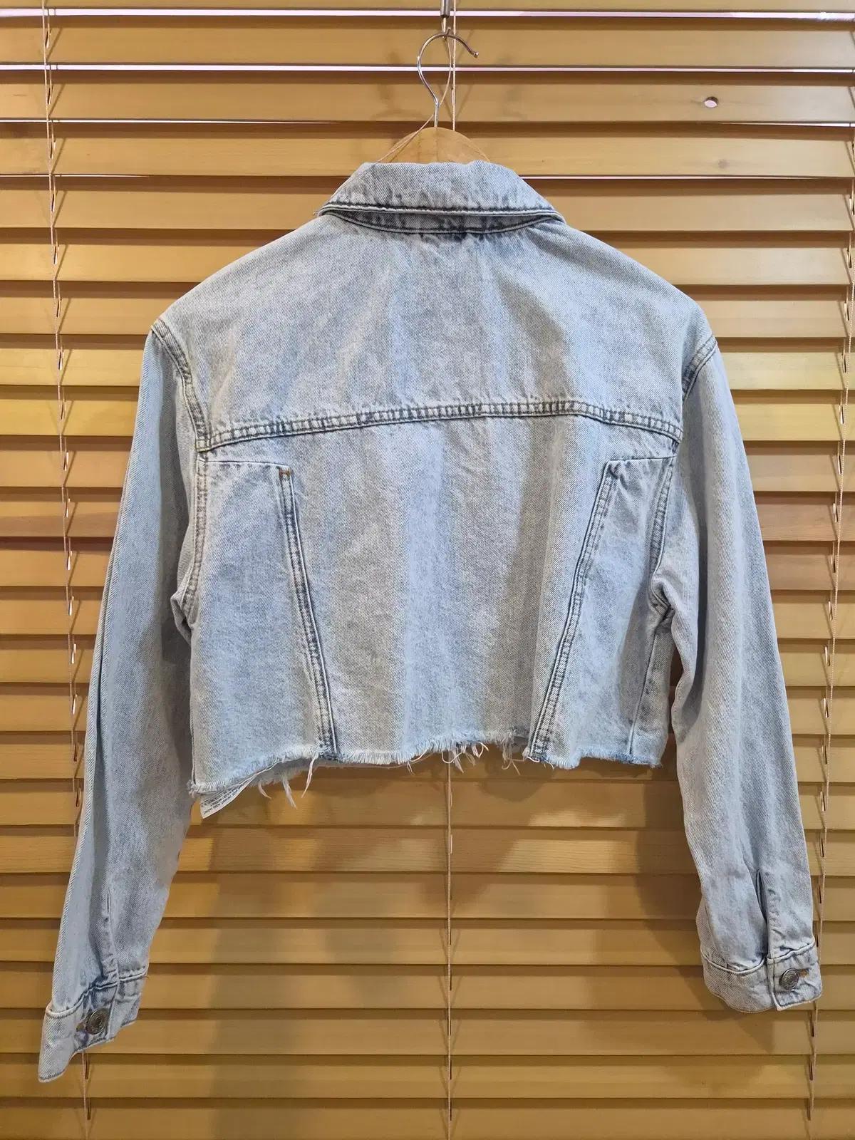 자라 Zara 여성 워싱연청 크롭데님자켓 XS사이즈 4
