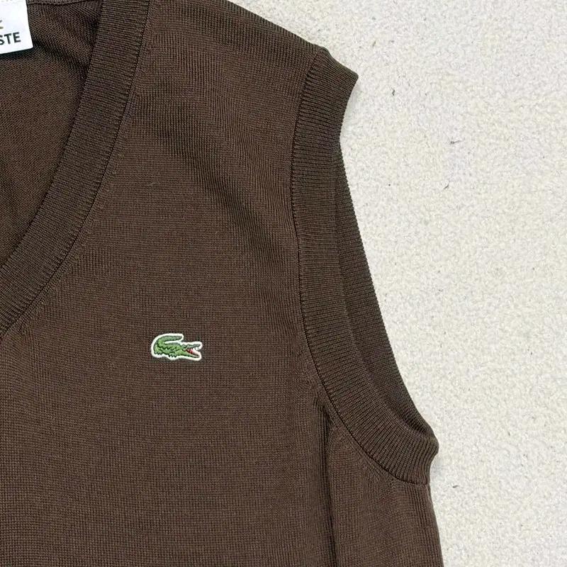 LACOSTE 브이넥 니트 베스트 브라운 3 5
