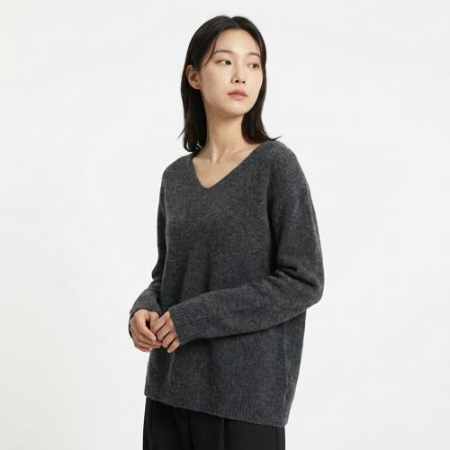 구호 브이넥니트