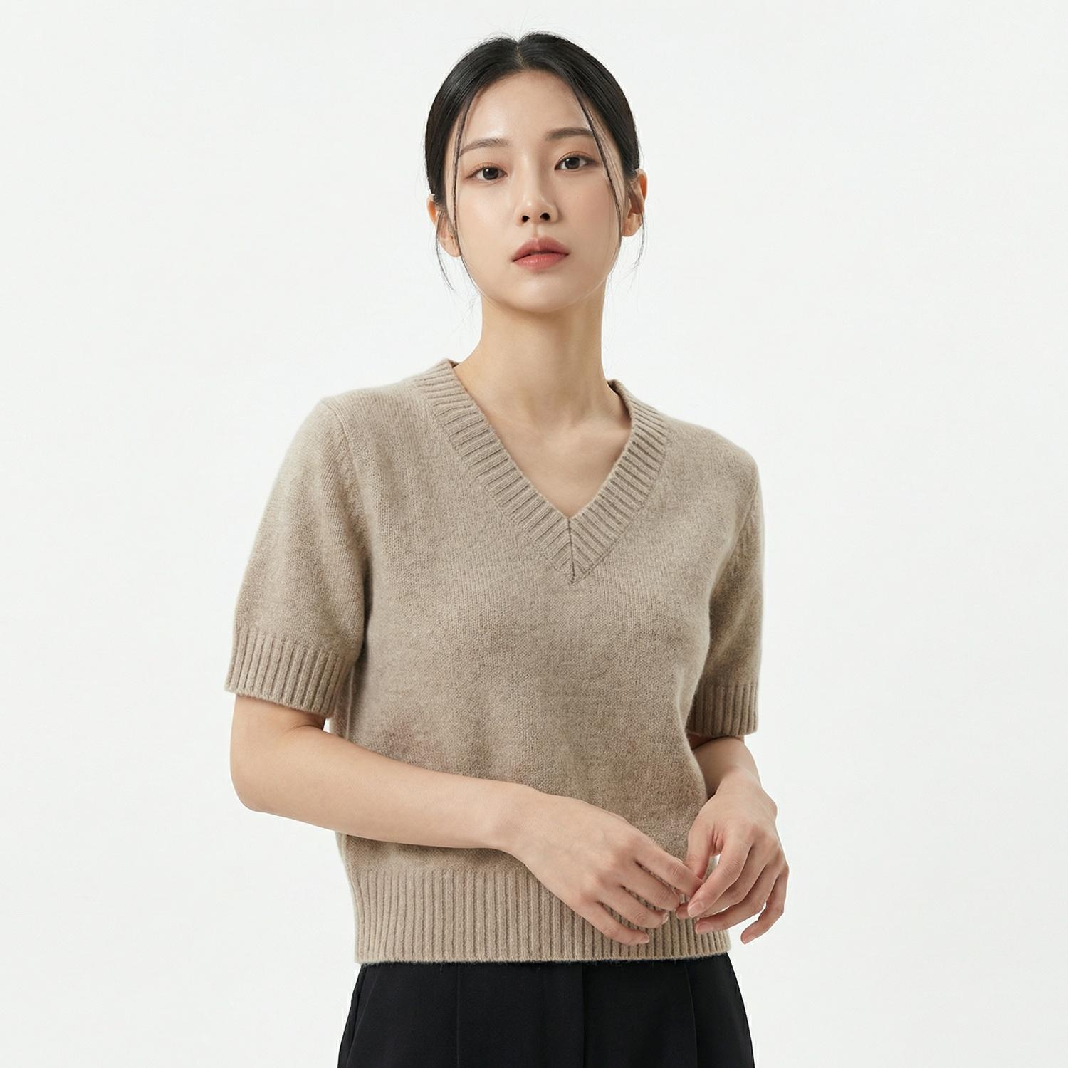 룩캐스트 브이넥니트 1