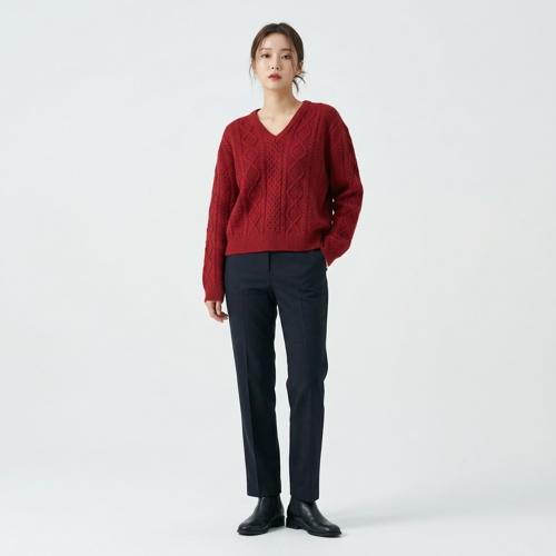 유라고 브이넥니트