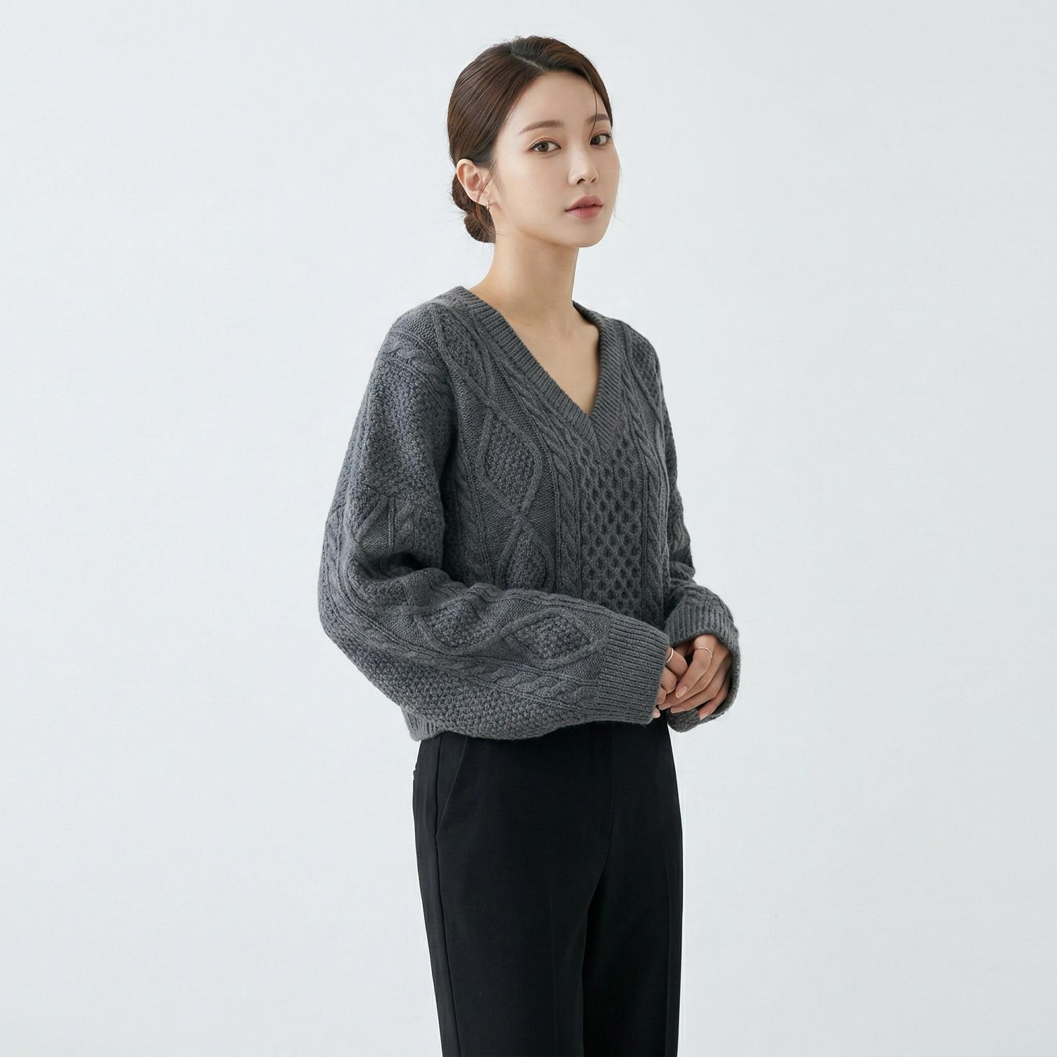 리엘 브이넥니트 착용컷