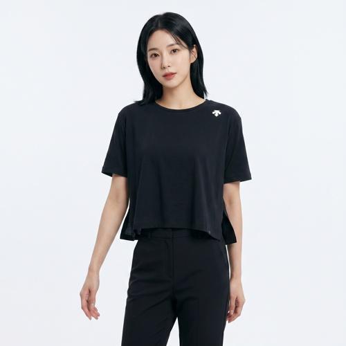 데상트 반팔티셔츠
