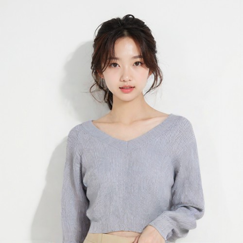레터프롬문 브이넥니트