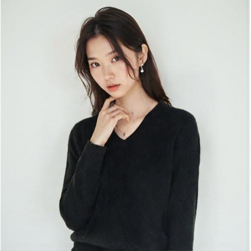 쉬즈미스 브이넥니트
