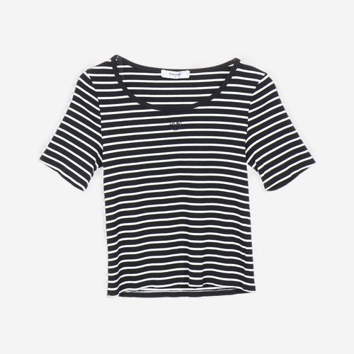 에잇세컨즈 반팔티셔츠